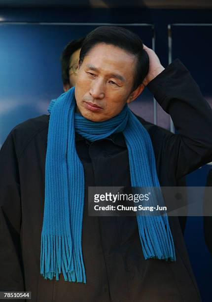 Presidential candidate Lee Myung-Bak of the conservative main opposition Grand National Party , looks thoughtful during presidential election...