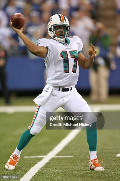 Miami Dolphins quarterback Cleo Lemon gets off a pass during action against the Indianapolis Colts at the RCA Dome in Indianapolis, Indiana on...