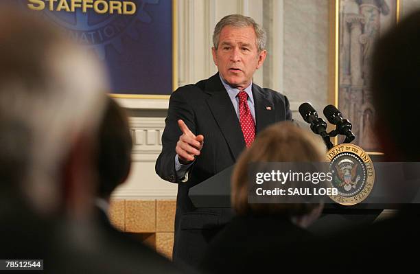 President George W. Bush speaks on the economy at Yak-A-Doos at Holiday Inn Fredericksburg in Fredericksburg, Virginia, 17 December 2007. AFP...