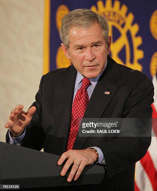 President George W. Bush speaks on the economy at Yak-A-Doos at Holiday Inn Fredericksburg in Fredericksburg, Virginia, 17 December 2007. AFP...