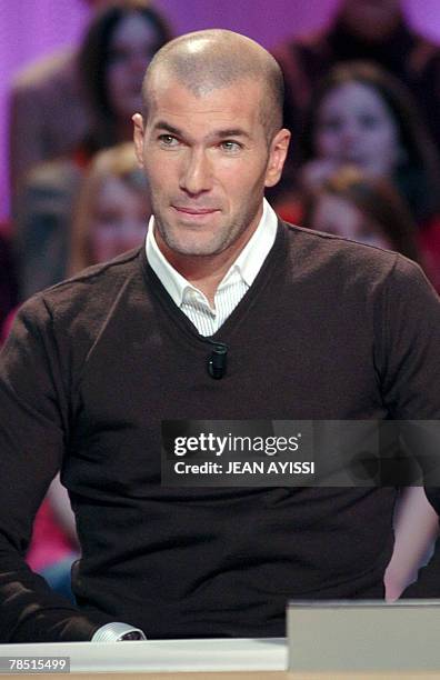 French former football player Zinedine Zidane attends the French TV channel Canal + show "Le grand journal", 17 December 2007 in Paris. AFP PHOTO...