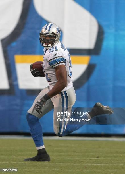 Calvin johnson of the Detroit Lions runs with the ball against the San Diego Chargers on December 16, 2007 at Qualcomm Stadium in San Diego,...