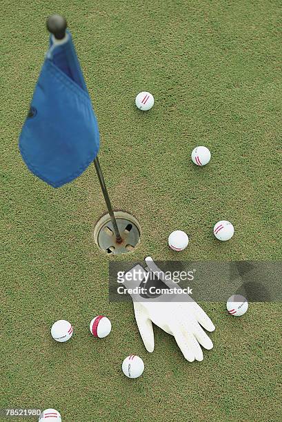golf glove on putting green - green glove 個照片及圖片檔