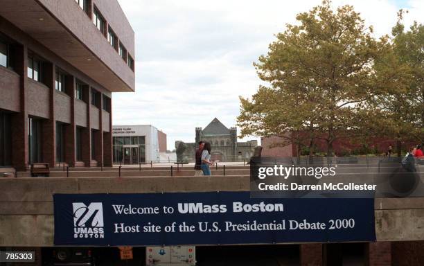 Students walk past a banner September 22, 2000 promoting the first presidential debate to be held at the University of Massachusetts at Boston in...