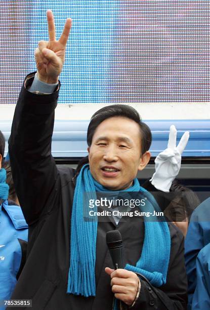Presidential candidate Lee Myung-Bak of the conservative main opposition Grand National Party , meets with his supporters during a presidential...