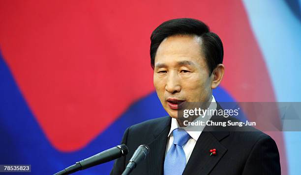 Presidential candidate Lee Myung-Bak of the conservative main opposition Grand National Party , meets with his supporters during a presidential...