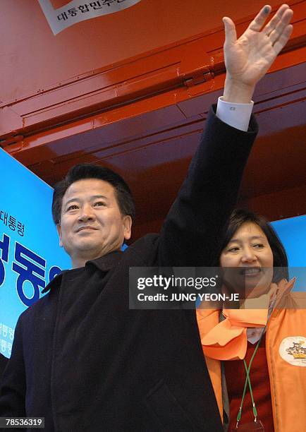 Chung Dong-Young , South Korean presidential candidate for the pro-government United New Democratic Party, waves to supporters as his wife Min...