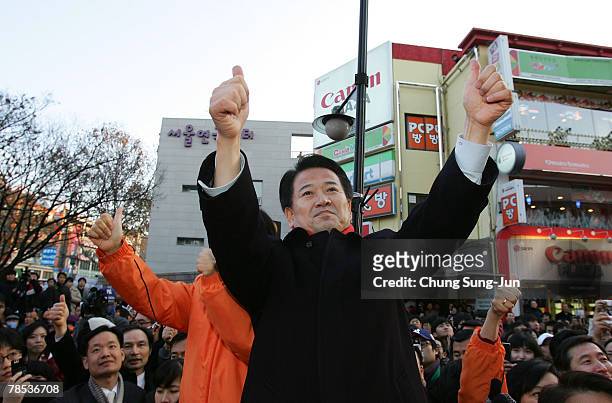 Presidential candidate Chung Dong-Young of the liberal United New Democratic Party takes to the downtown street as he begins his presidential...