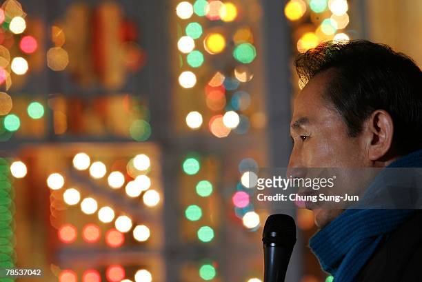Presidential candidate Lee Myung-Bak of the conservative main opposition Grand National Party , takes to the downtown streets as he begins his...