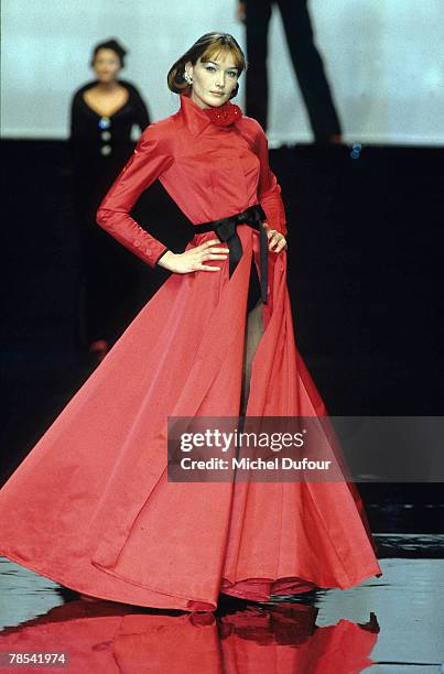 Model Carla Bruni walks the catwalk at a Dior ready to wear show in Paris, France. According to reports, December 18, 2007 French President Nicolas...