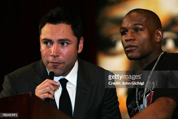 Promoter Oscar De La Hoya speaks alongside Floyd Mayweather Jr. During the post fight news conference after Mayweather defeated Ricky Hatton of...
