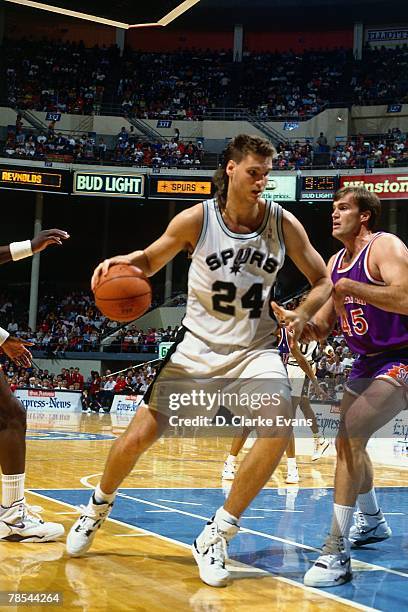 Dwayne Schintzius of the San Antonio Spurs posts up against the Cleveland Cavaliers during a 1991 NBA game at the Alamodome in Sa Antonio, Texas....