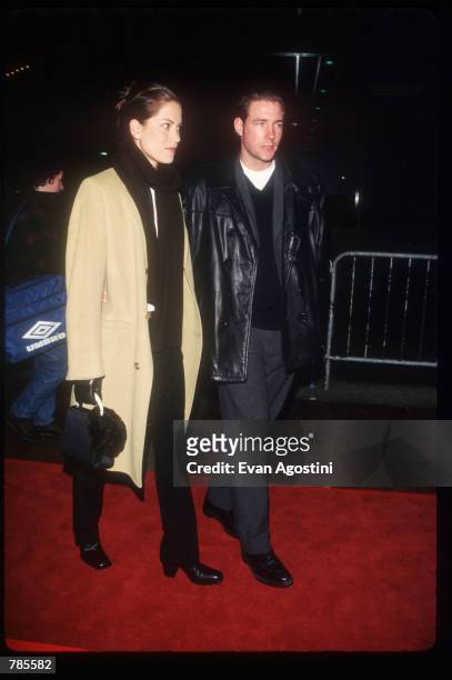 Actors Ed Burns and Maxine Bahns attend the premiere of the film "Jerry Maguire" at Pier 88 December 6, 1996 in New York City. The film tells the...
