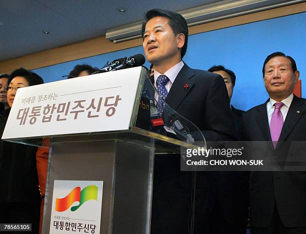 Chung Dong-Young , South Korea's United New Democratic Party presidential candidate, speaks at party headquarters in Seoul, 19 December 2007, where...