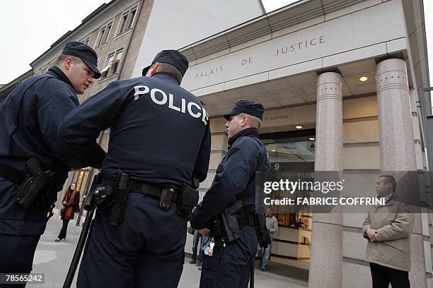 Policement are seen in front of Geneva's Law Courts prior to a public hearing 19 December 2007 at the Geneva's Law Court of Cecile Brossard who...