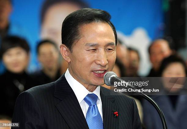 Lee Myung-Bak of the conservative main opposition Grand National Party makes a speech to party members after he is declared the winner of the...