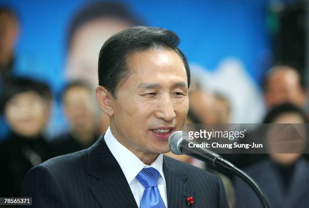 Lee Myung-Bak of the conservative main opposition Grand National Party makes a speech to party members after he is declared the winner of the...