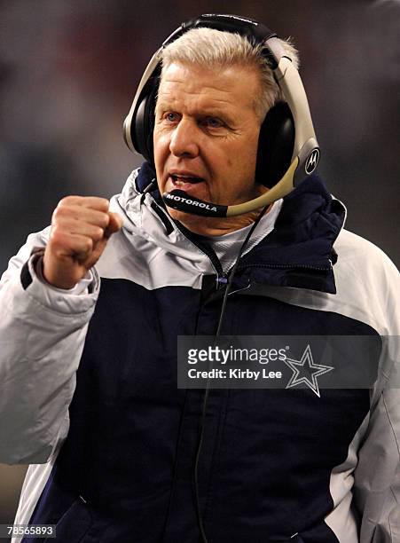 Dallas Cowboys coach Bill Parcells pumps his fist on the sidelines during 21-20 loss to the Seattle Seahawks in NFC Wild Card Playoff game at Qwest...