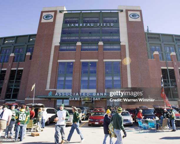 Fans outside stadium at Green Bay Packers vs Arizona Cardinals game at Lambeau Field in Green Bay, Wisconsin on October 29, 2006. The Packers won...