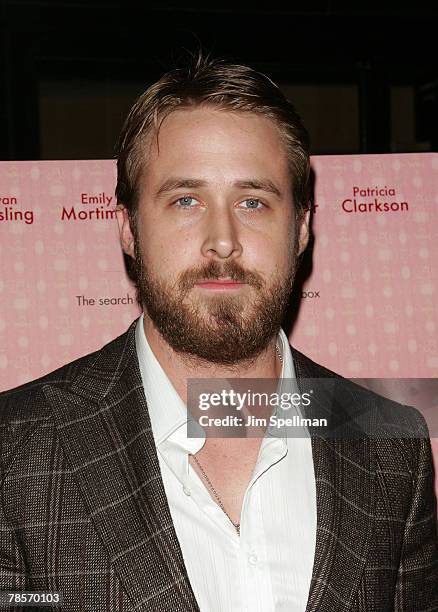 Actor Ryan Gosling arrives at "Lars and the Real Girl" premiere at the Paris Theater on October 3, 2007 in New York City