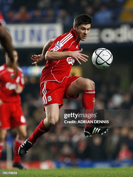 Liverpool's Xabi Alonso in action against Chelsea during the Carling Cup quarter-final football match at Stamford Bridge in London 19 December 2007....