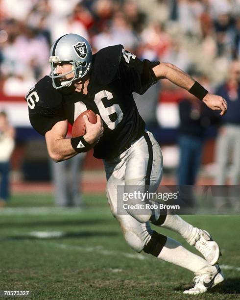 Tight end Todd Christensen of the Los Angeles Raiders runs upfield after making a catch against the New York Giants in a 14 to 9 loss on September 9,...