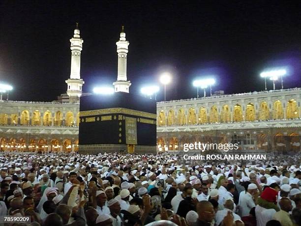 Muslim pilgrims perform the circumambulation of the Kaba in the holy city of Mecca, Saudi Arabia 19 December 2007. Around two million Muslims massed...
