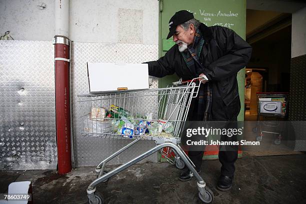 Peter Poertzel, head of charitable society Muenchner Tafel organizes food for a soup kitchen at a supermarket in the early morning of December 21,...