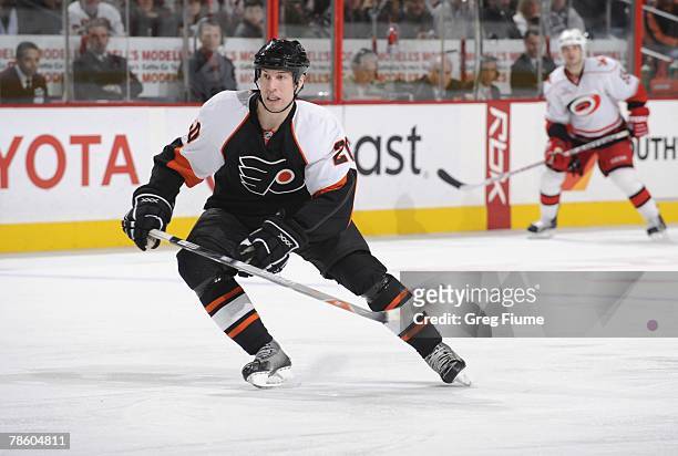 Umberger of the Philadelphia Flyers skates down the ice against the Carolina Hurricanes at the Wachovia Center on December 15, 2007 in Philadelphia,...
