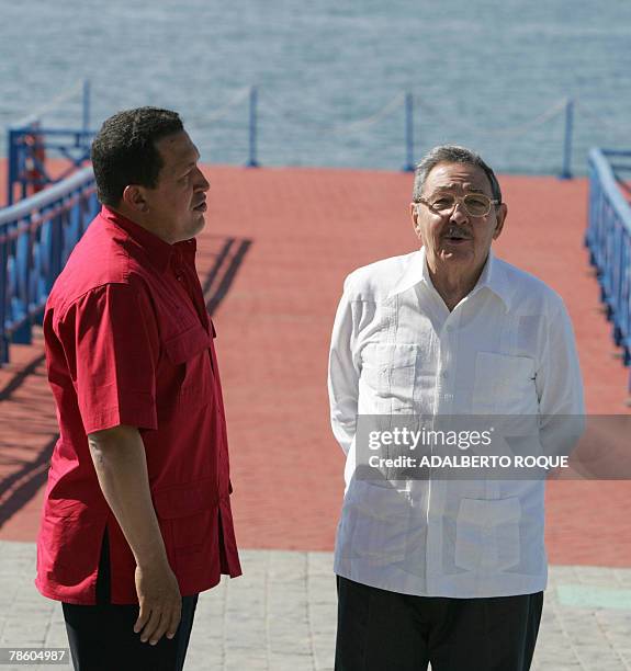Venezuelan President Hugo Chavez and Cuban acting president Raul Castro talk before posing for the family photograph 21 December, 2007 during the...