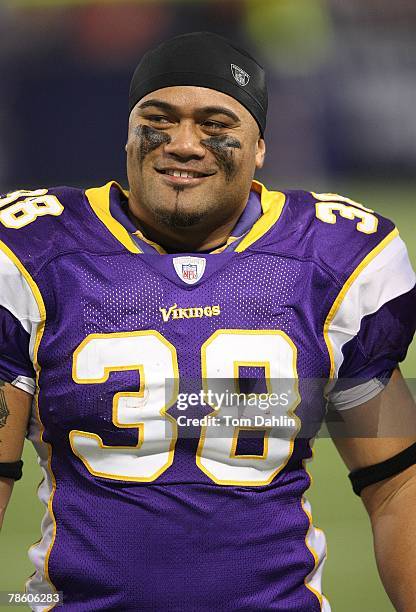 Naufahu Tahi of the Minnesota Vikings leaves the field after an NFL game against the Chicago Bears at the Hubert H. Humphrey Metrodome, December 17,...