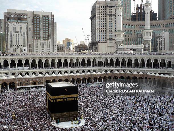 Muslim pilgrims crouch to perform their fairwell circumambulation around Kaba in the holy city of Mecca, Saudi Arabia 21 December 2007. Security...
