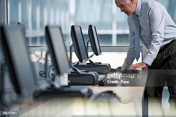 Man Computer Training Computer Training Room Photos and Premium High Res Pictures - Getty Images