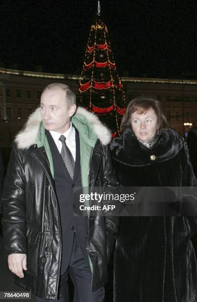 Russian President Vladimir Putin and his wife Lyudmila walk in St. Petersburg, late 22 December 2007. Russian President Vladimir Putin quipped on...