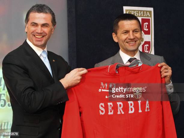 Serbia's new coach Miroslav Djukic poses for photographers with the President of Serbia's Football Federation Zvezdan Terzic in Belgrade, 25 December...