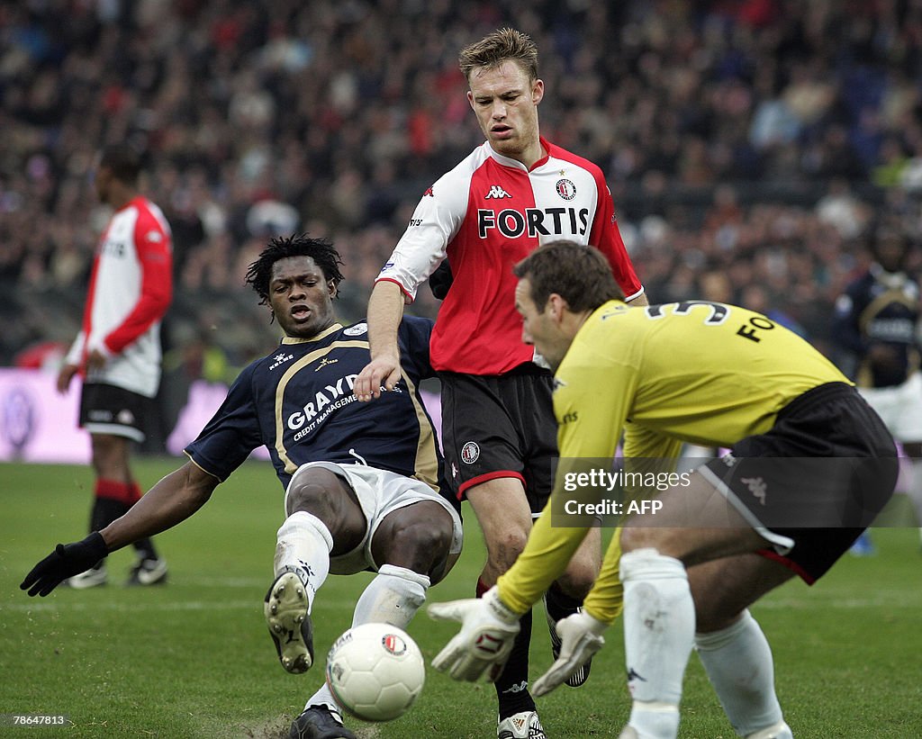 Feyenoord-player Kevin Hofland (C) and g