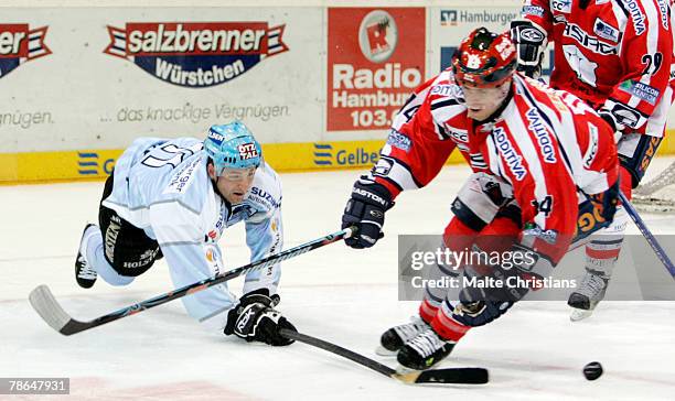 Brad Smyth of Hamburg competes with Andre Rankel of Berlin during the DEL match between Hamburg Freezers and Eisbaeren Berlin at the Color Line Arena...