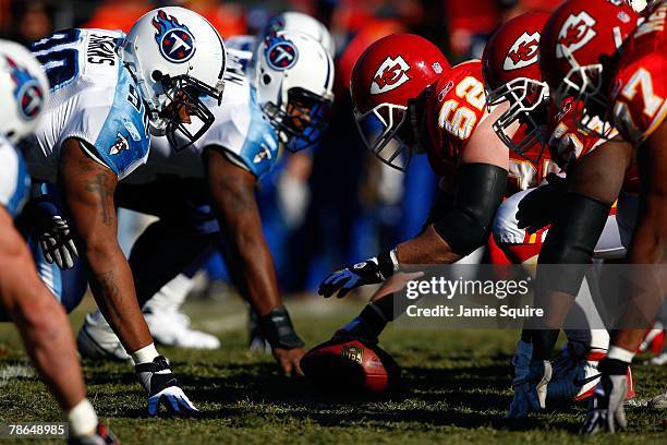 The Tennessee Titans line up against the Kansas City Chiefs on the line of scrimmage during the game on December 16, 2007 at Arrowhead Stadium in...