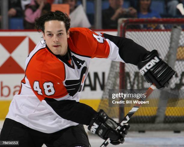 Daniel Briere of the Philadelphia Flyers warms up before playing against the Buffalo Sabres on December 21, 2007 at HSBC Arena in Buffalo, New York.
