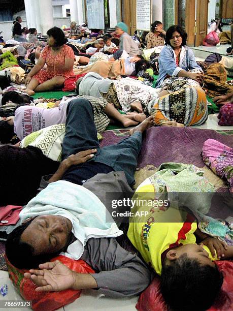 Flood-affected residents take refuge inside a mosque in Ponorogo in East Java province, 27 December 2007. Hundreds of Indonesian rescuers resumed a...