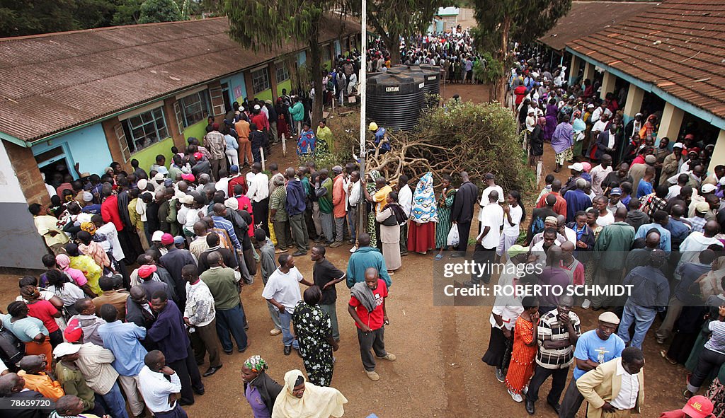 Kenyans wanting to vote crowd the courty