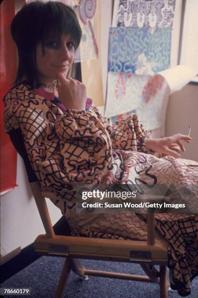 Zandra Rhodes Text Portrait of British fashion designer Zandra Rhodes, 1970. News Photo ...