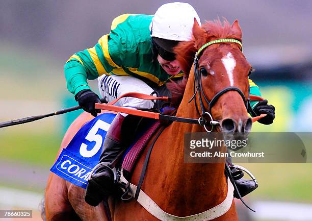 Franchoek and Richard Johnson win The Coral Future Champions Finale Juvenile Hurdle at Chepstow Racecourse on December 27, 2007 in Chepstow, Wales.