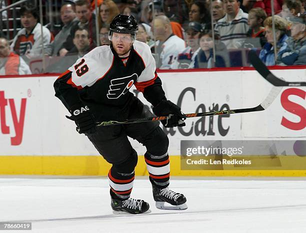 Scott Hartnell of the Philadelphia Flyers skates against the Buffalo Sabres on December 22, 2007 at the Wachovia Center in Philadelphia,...