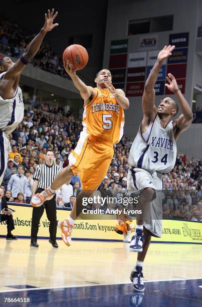 Chris Lofton of the Tennessee Volunteers makes a layup during the game against the Xavier Musketeers at the Cintas Center December 22, 2007 in...