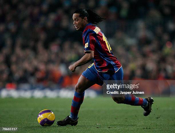 Ronaldinho of Barcelona controls the ball during the La Liga match between Barcelona and Real Madrid at the Camp Nou Stadium on December 23, 2007 in...