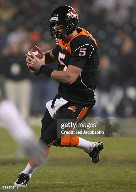 Quarterback Sean Canfield of the Oregon State Beavers scrambles with the ball against the Maryland Terrapins during the Emerald Bowl at AT&T Park...