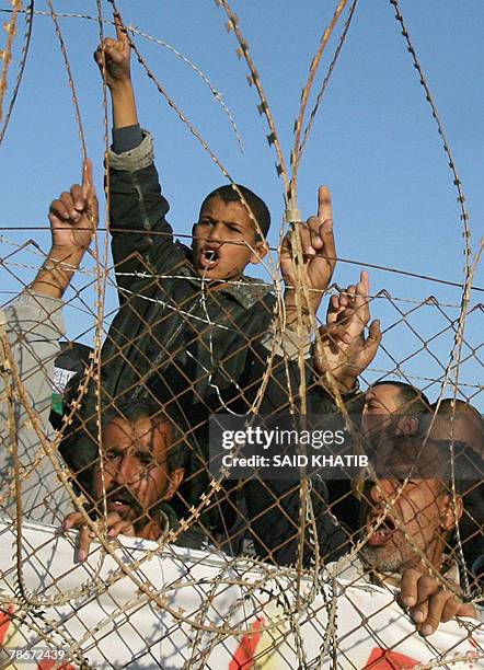 Palestinians protest in the southern Gaza Strip town of Rafah asking Egypt to open the Rafah border crossing to pilgrims, 29 December 2007. More than...