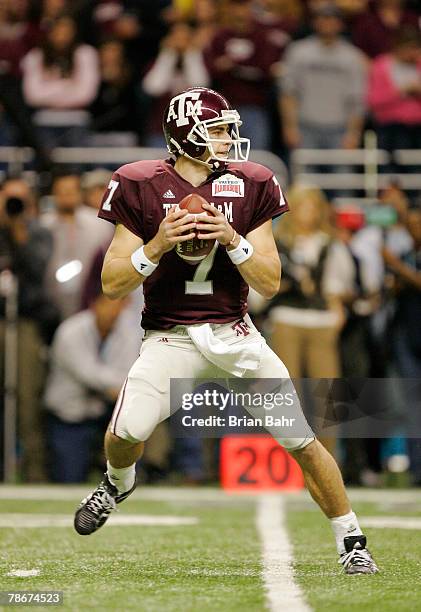 Quarterback Stephen McGee of the Texas A&M Aggies drops back to pass against the Penn State Nittany Lions in the first quarter during the Valero...