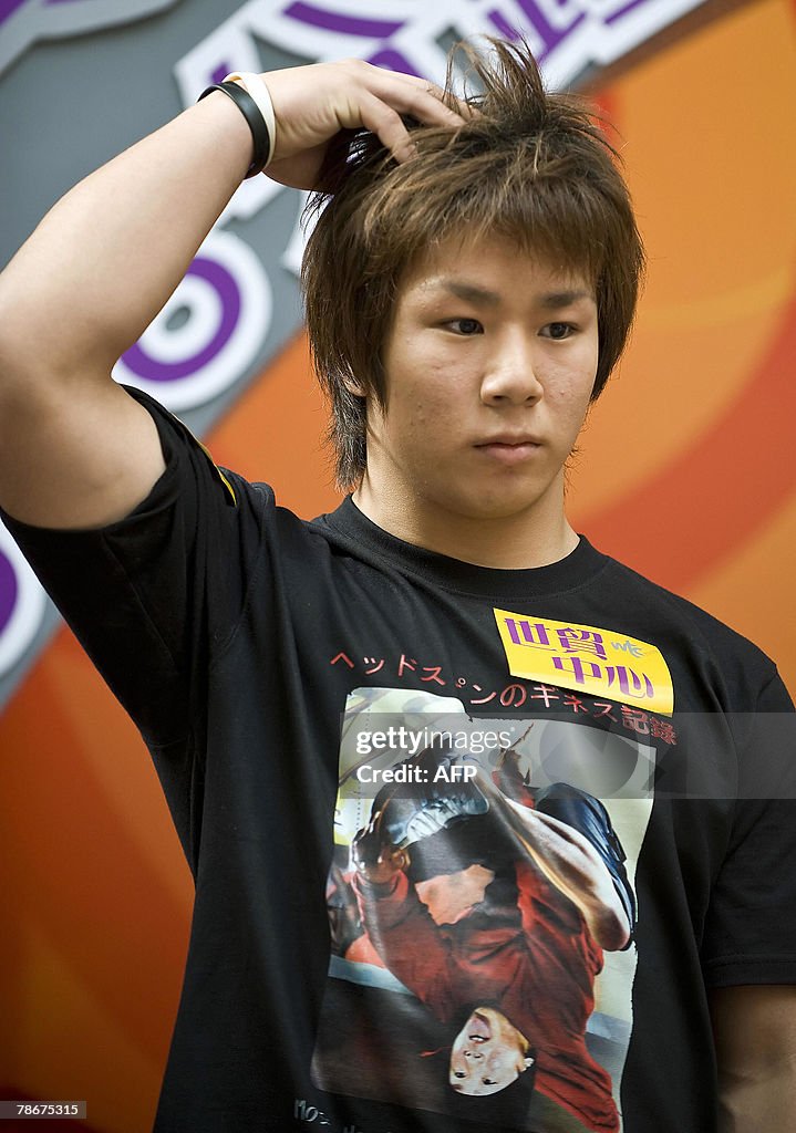 Japanese headspin master Ono Aichi touch